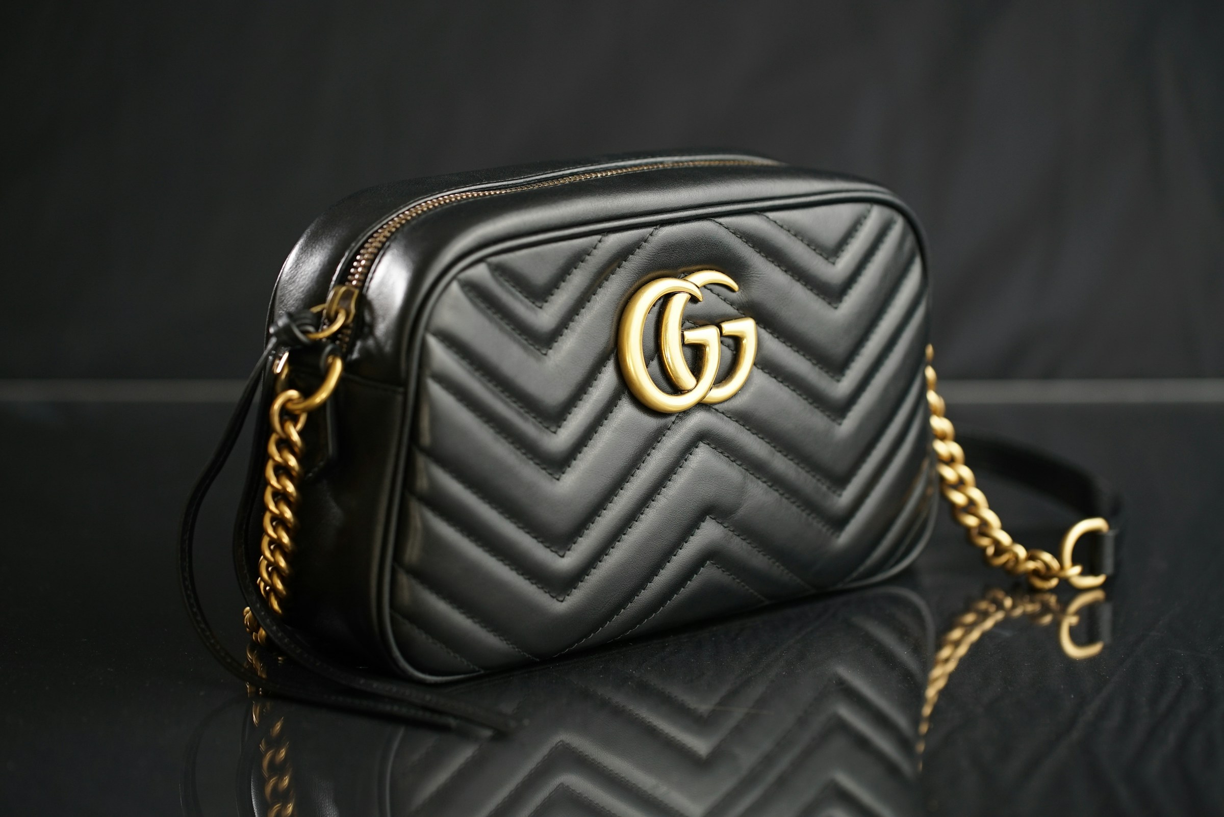 A black Gucci handbag | Source: Unsplash