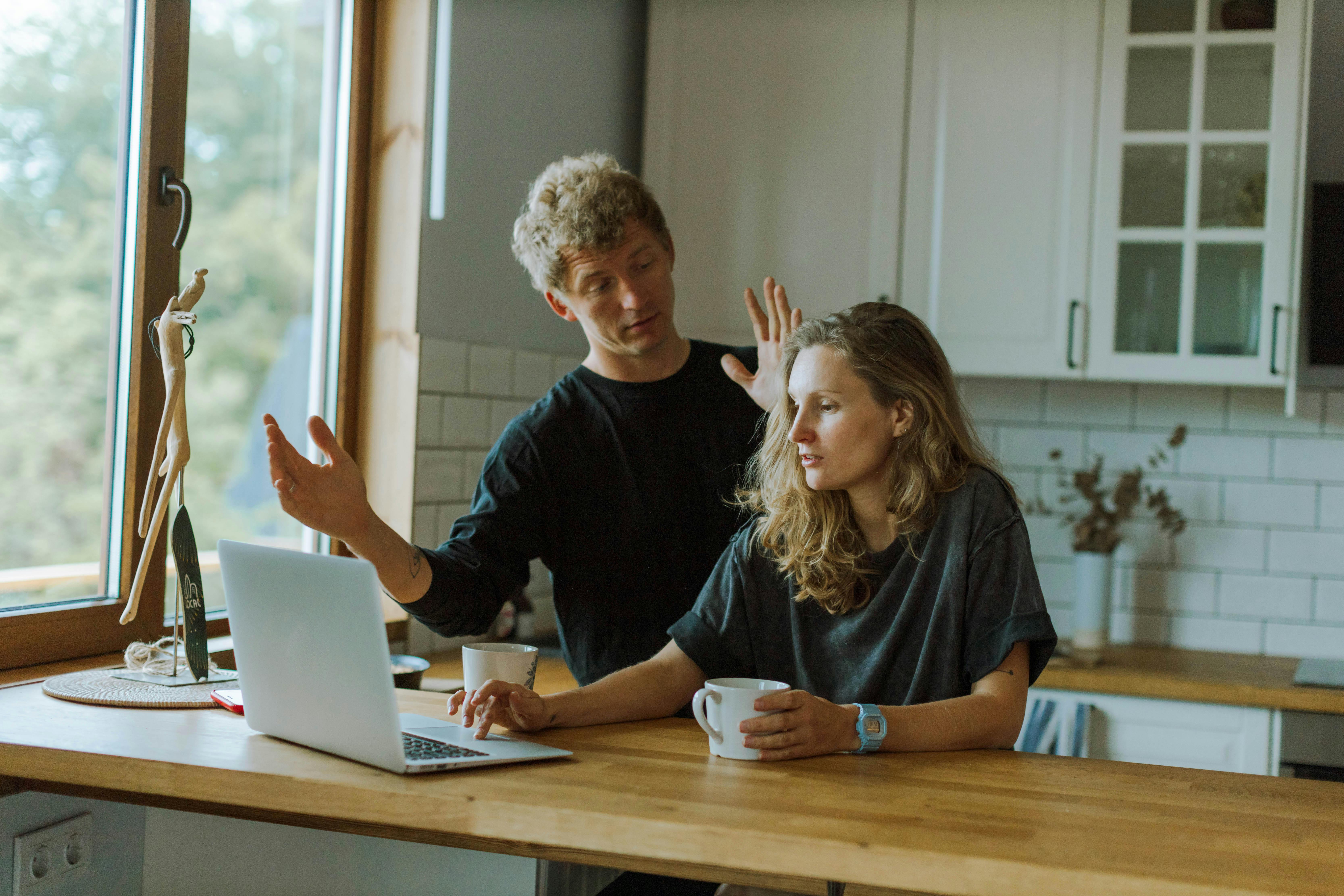 A couple having a discussion while having coffee | Source: Pexels