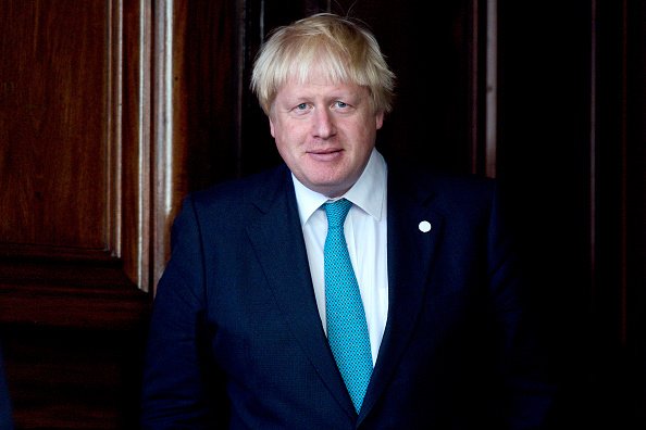Le ministre britannique des Affaires étrangères Boris Johnson à Lancaster House le 16 octobre 2016 à Londres, en Angleterre. | Photo : Getty Images Le ministre britannique des Affaires étrangères Boris Johnson à Lancaster House le 16 octobre 2016 à Londres, en Angleterre. | Photo : Getty Images