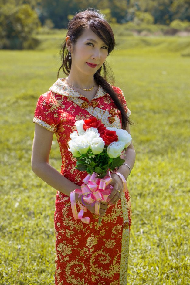 Une mariée en tenue traditionnelle | photo : Freepik