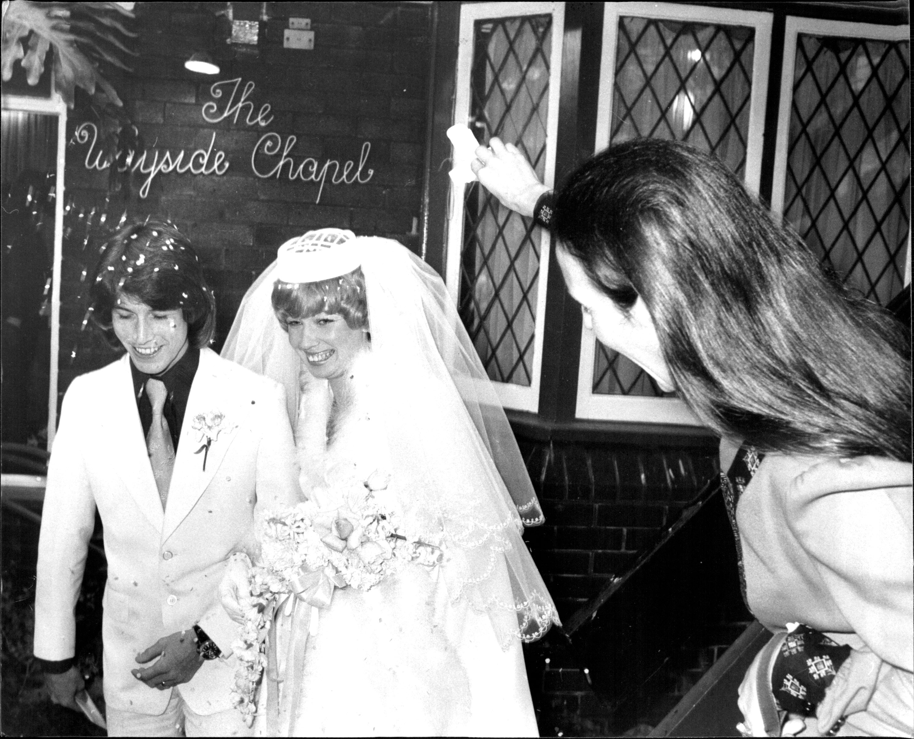 Andy Gibb marries Kim Reeder at the Wayside Chapel on July 11, 1976. | Source: Getty Images