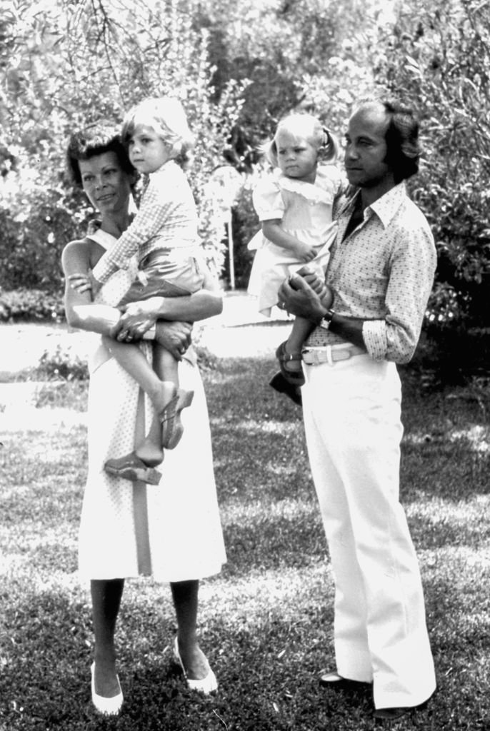 Maria Beatriz de Saboya, hija del último rey de Italia, Umberto II, con su esposo Luis Rafael Reyna y sus hijos, 1979, Nueva York, Estados Unidos. I Foto: Getty Images.