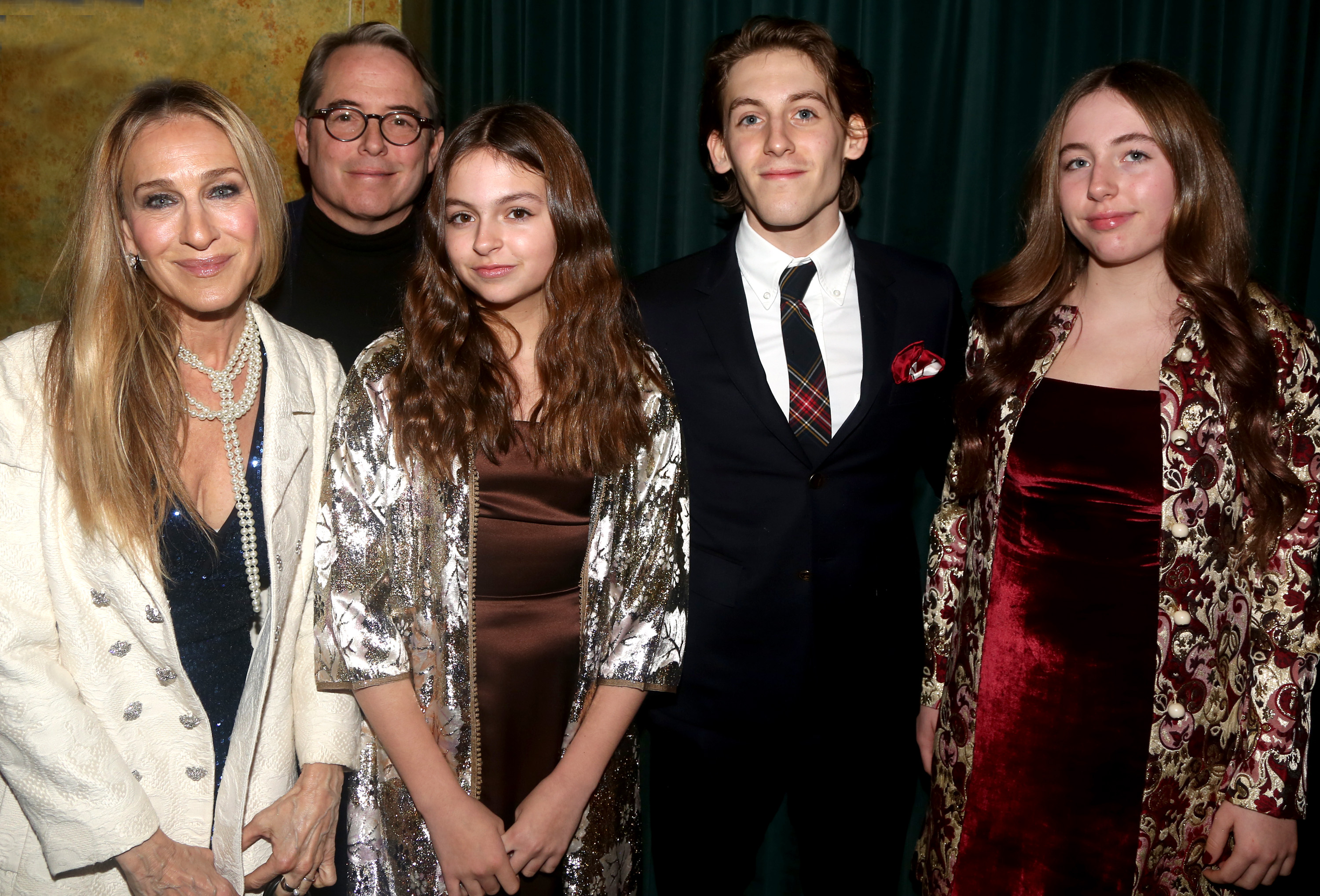 (L-R) Matthew Broderick, Sarah Jessica Parker, Tabitha, James, and Marion Broderick pose at the opening night of the new musical "Some Like It Hot!" on December 11, 2022, in New York City. | Source: Getty Images