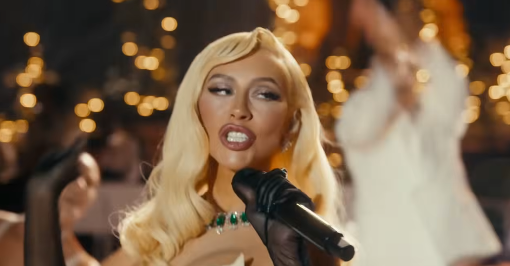 Aguilera's face has also slimmed and now looks more youthful, which is why netizens were shocked. | Source: Youtube/Christina Aguilera