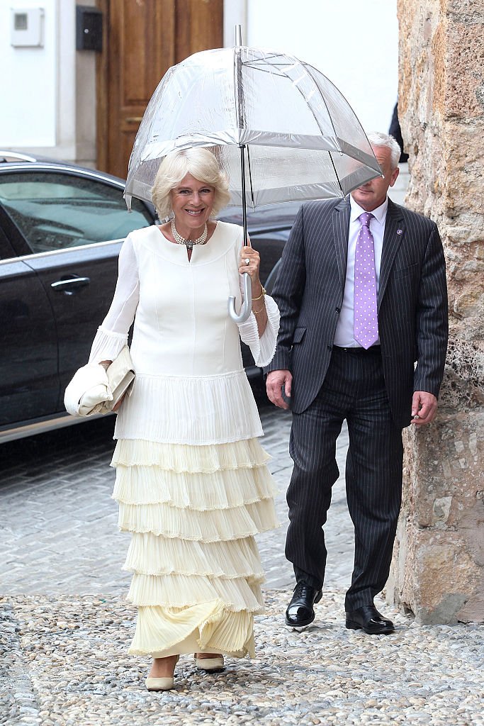 Camilla en la boda de Lady Charlotte Wellesley y Alejandro Santo Domingo en Illora el 28 de mayo de 2016 en Granada, España. | Foto: Getty Images