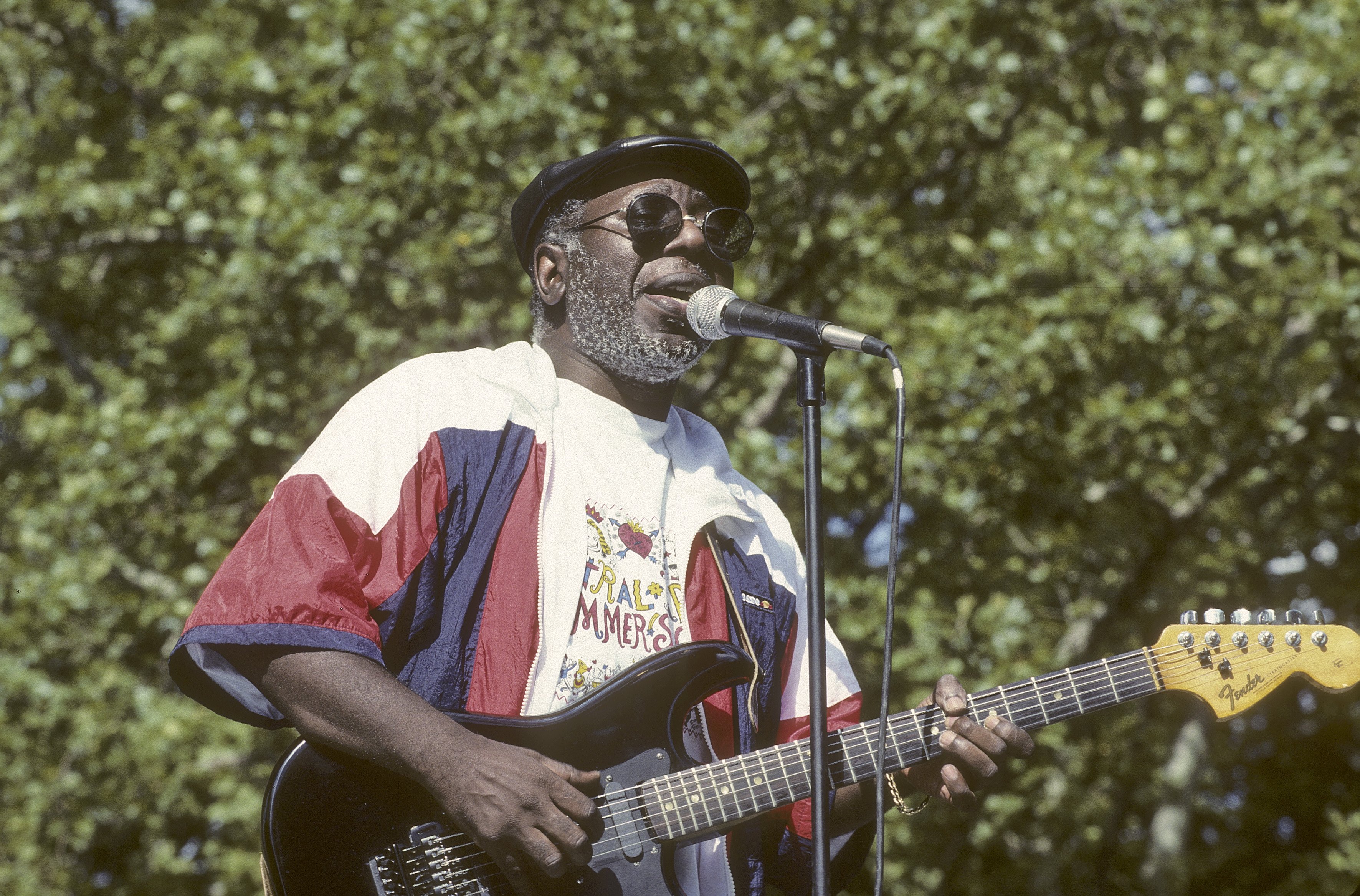  Curtis Mayfield performing at Central Park's Summer Stage, New York, on July 7, 1990 | Photo: Getty Images