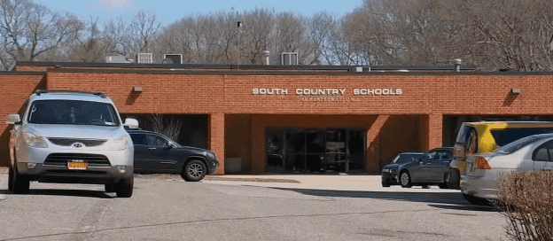 South Country School District Administrative building. | Source: YouTube/Eyewitness News ABC7NY