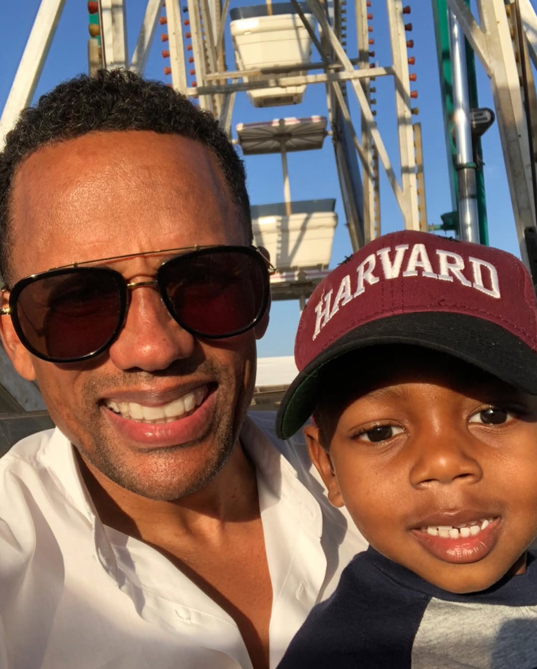 The TV star enjoying a sunny day out with his son Pierce in a post dated December 20, 2020 | Source: Instagram/hillharper