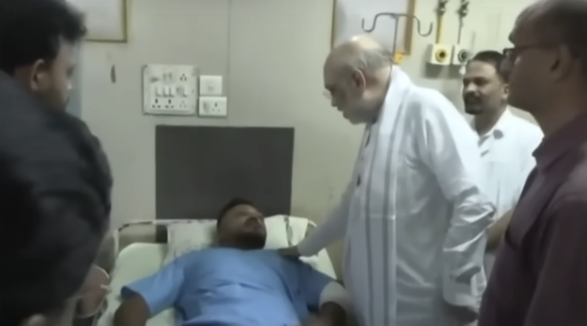 Indian Prime Minister Narendra Modi visits Vishwash Kumar Ramesh, the survivor of the Air India Flight 171 crash, at a hospital in Ahmedabad, posted on June 12, 2025 | Source: YouTube.com/CBSNews