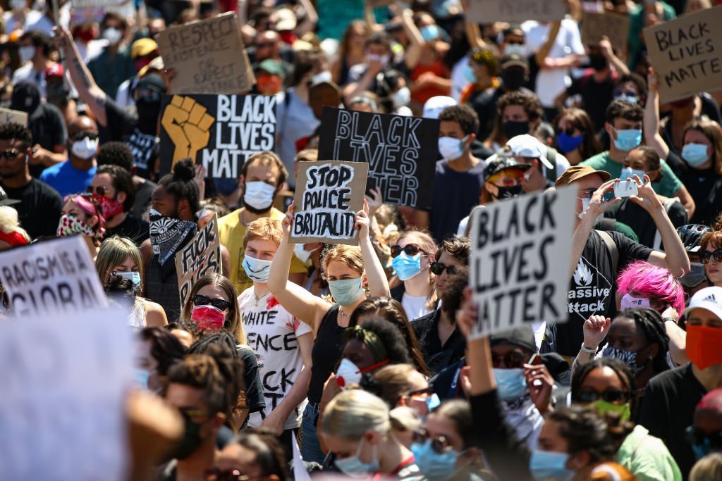 People hold placards as they join a spontaneous Black Lives Matter march at Trafalgar Square on May 31, 2020 | Photo: Getty Images