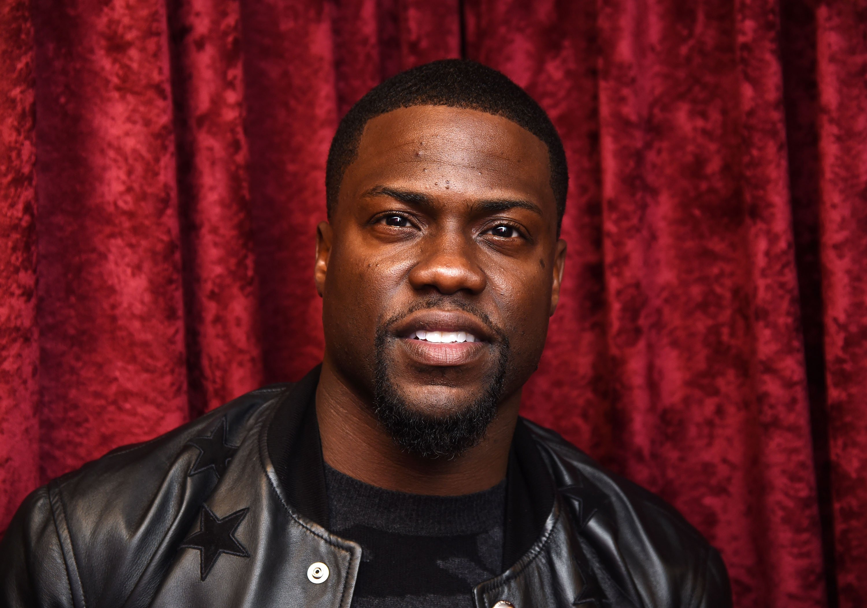 Kevin Hart on a visit to a radio station in New York in March 2018. | Photo: Getty Images 