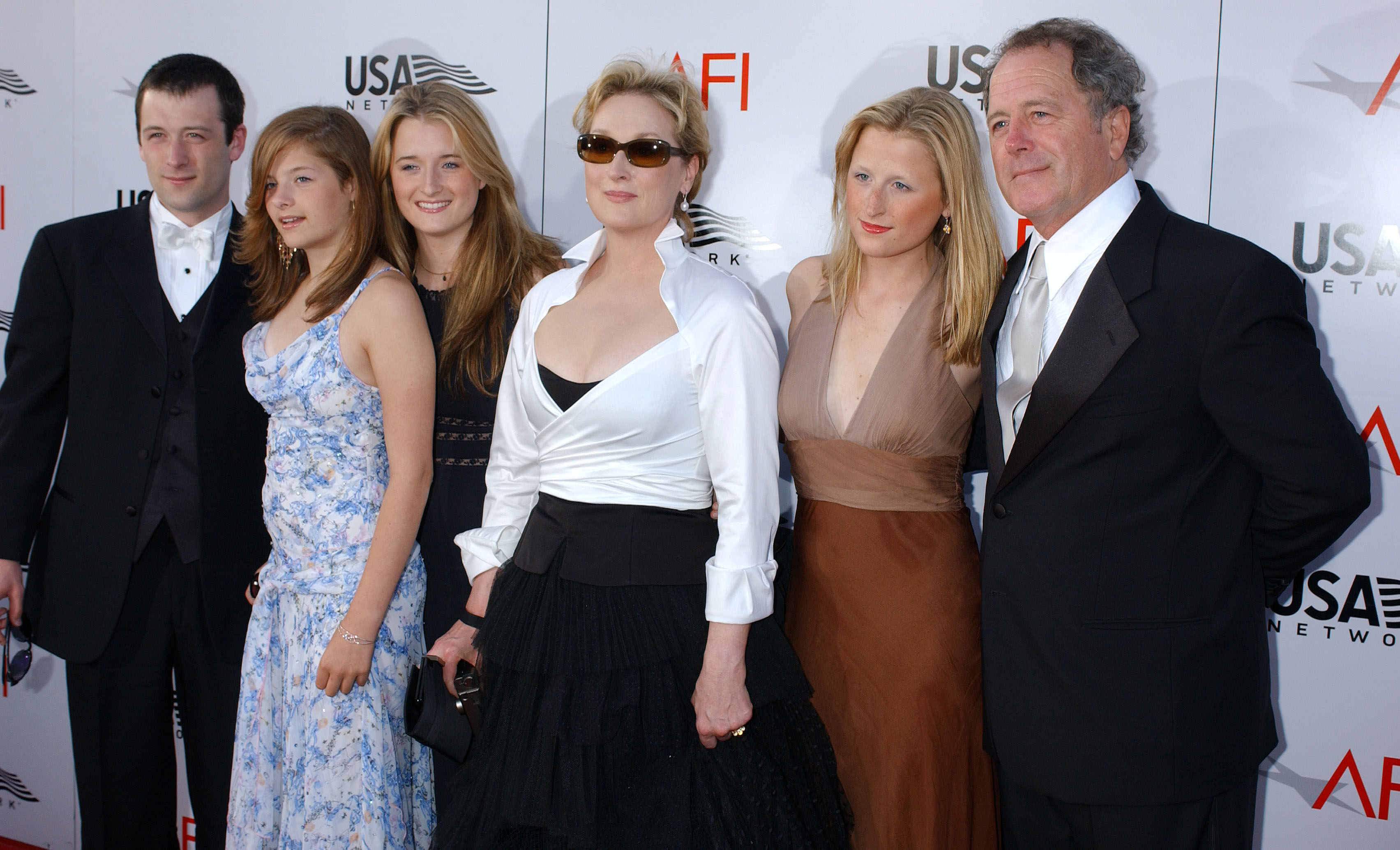 Henry Wolfe, Louisa Jacobson, Grace Gummer, Meryl Streep, Mamie Gummer and Don Gummer on June 10, 2004 | Source: Getty Images
