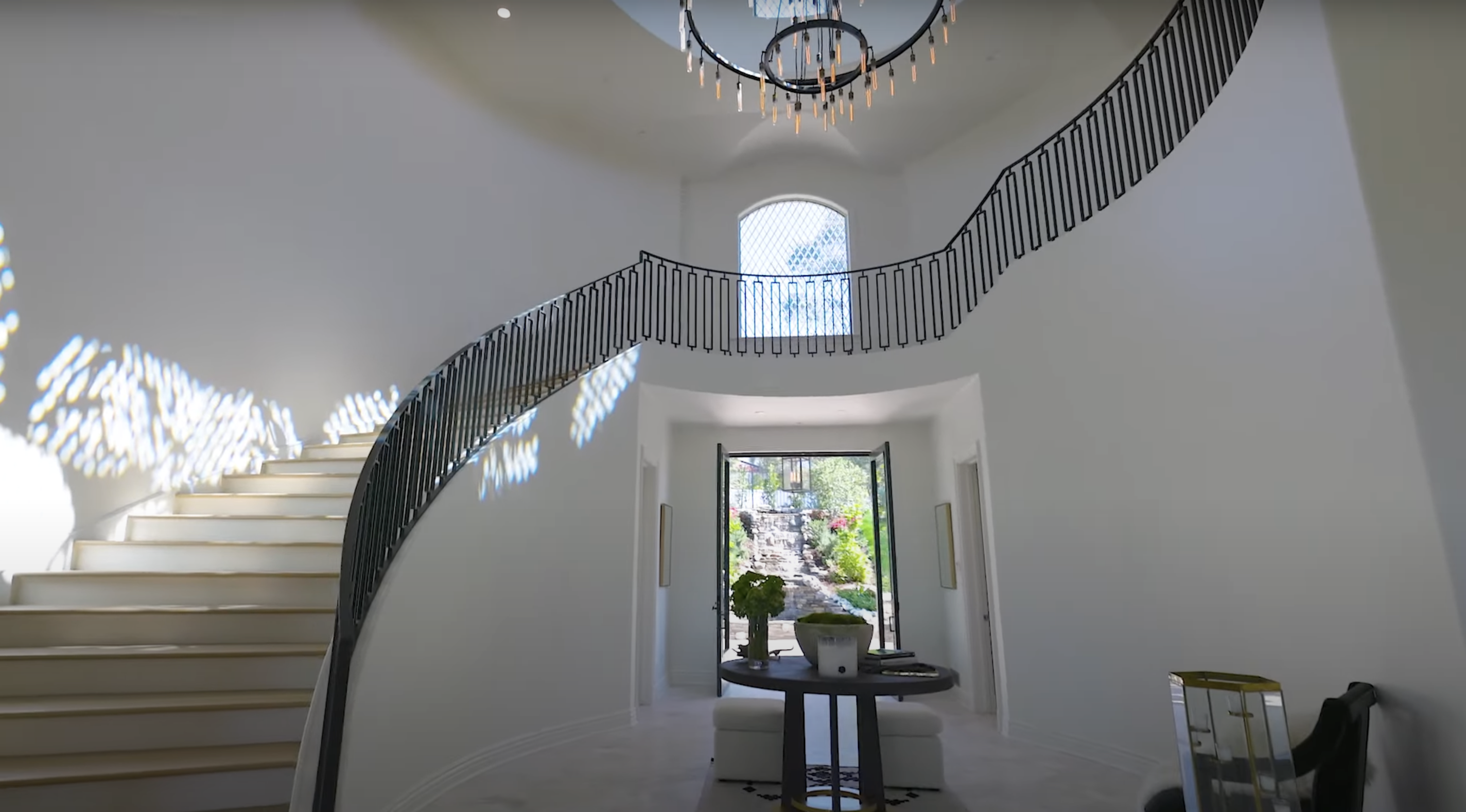 Cameron Diaz's Montecito, California home on April 14, 2022 | Source: YouTube/Cristal Clarke