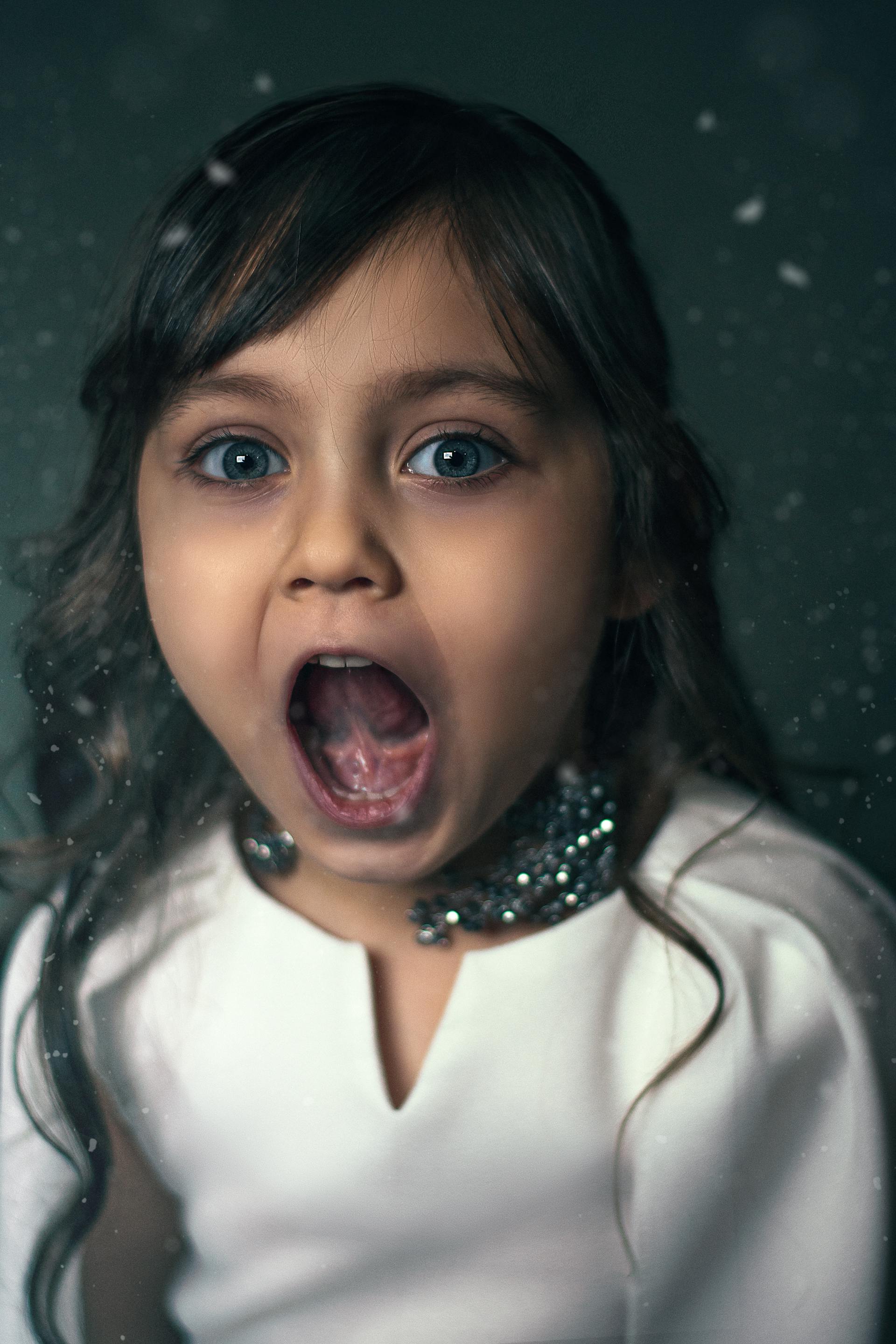 A close-up of an angry little girl | Source: Pexels