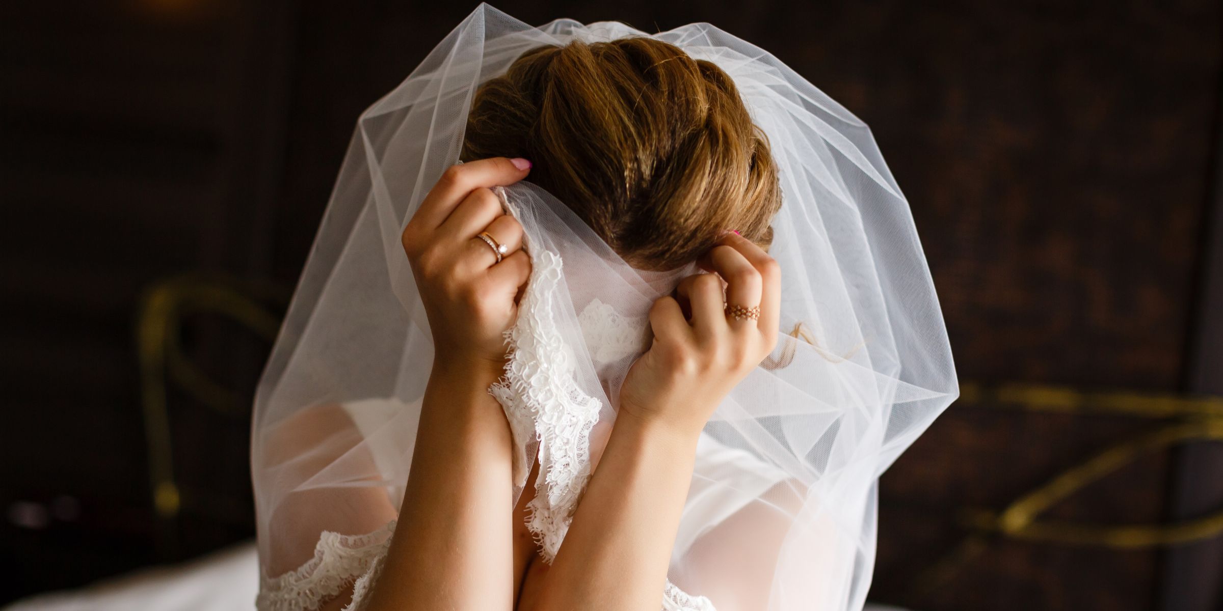A miserable bride covering her face with her hands and veil | Source: Shutterstock