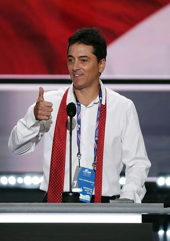 Scott Baio performs a mic test before the start of the evening session on the first day of the Republican National Convention | Photo: Getty Images