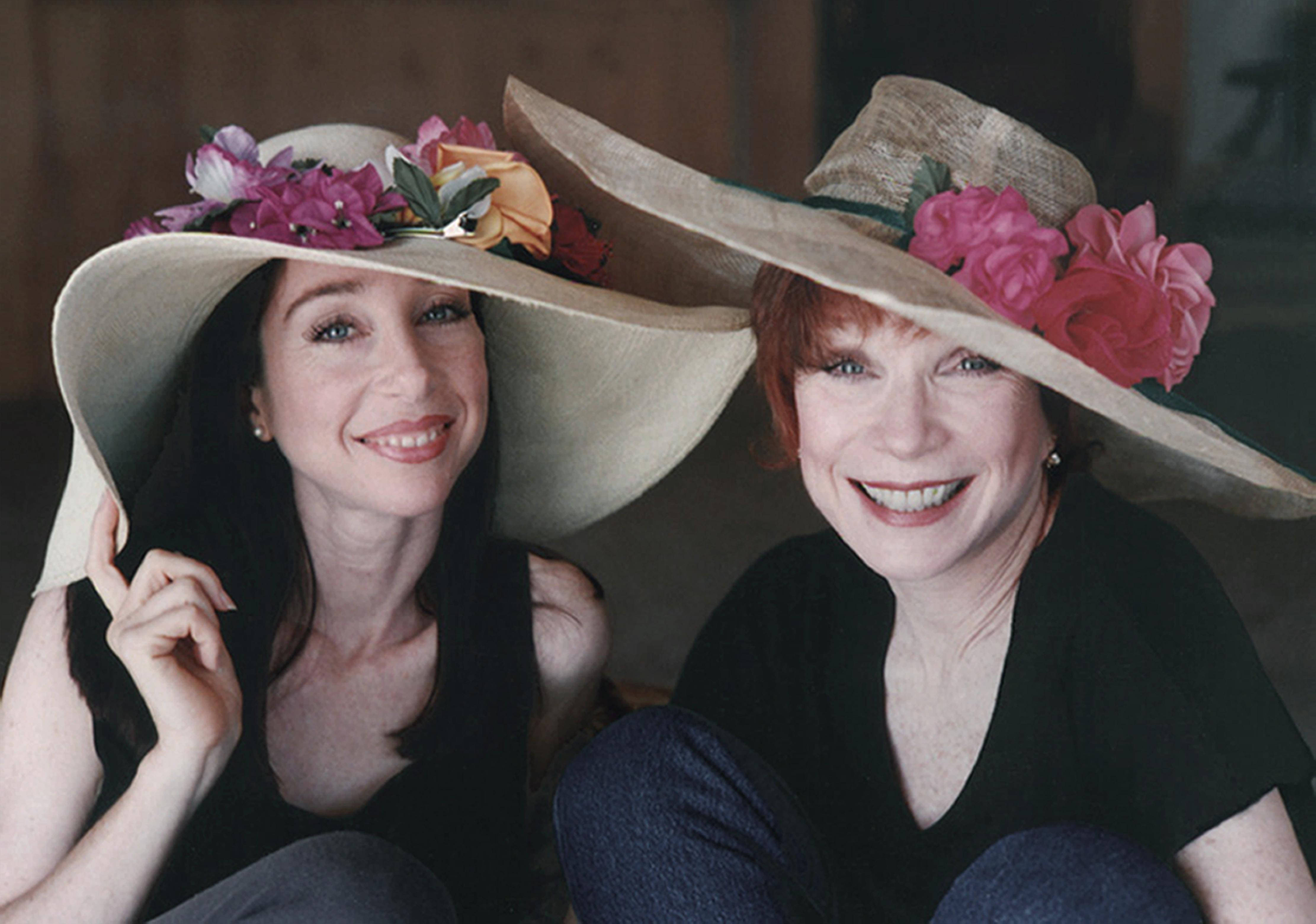 Sachi Parker and the actress posing together on January 1, 1996 | Source: Getty Images