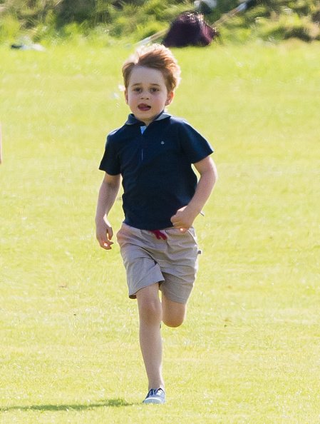 El Príncipe George de Cambridge asistiendo al Trofeo de Polo Maserati Royal Charity en Beaufort Park el 10 de junio de 2018 en Gloucester, Inglaterra. | Fuente: Getty Imags El Príncipe George de Cambridge asistiendo al Trofeo de Polo Maserati Royal Charity en Beaufort Park el 10 de junio de 2018 en Gloucester, Inglaterra. | Fuente: Getty Imags