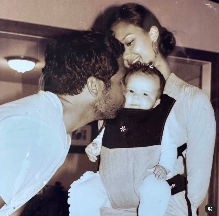 Honor Warren with her parents, Jessica Alba and Cash Warren in a post uploaded on June 7, 2024 | Source: Instagram/jessicaalba