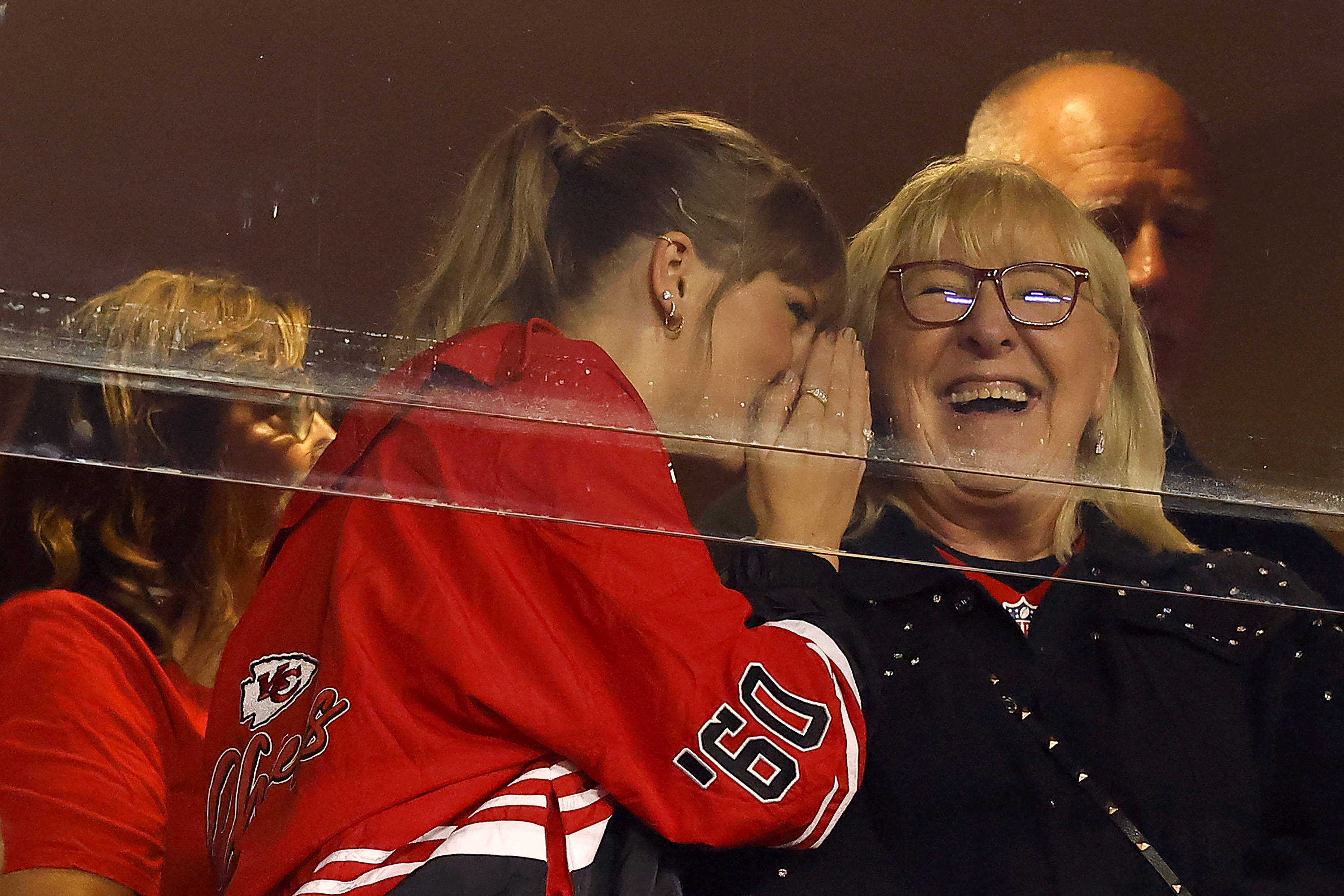 Taylor Swift and Donna Kelce before the game between the Kansas City Chiefs and the Denver Broncos in Kansas City, Missouri, on October 12, 2023 | Source: Getty Images