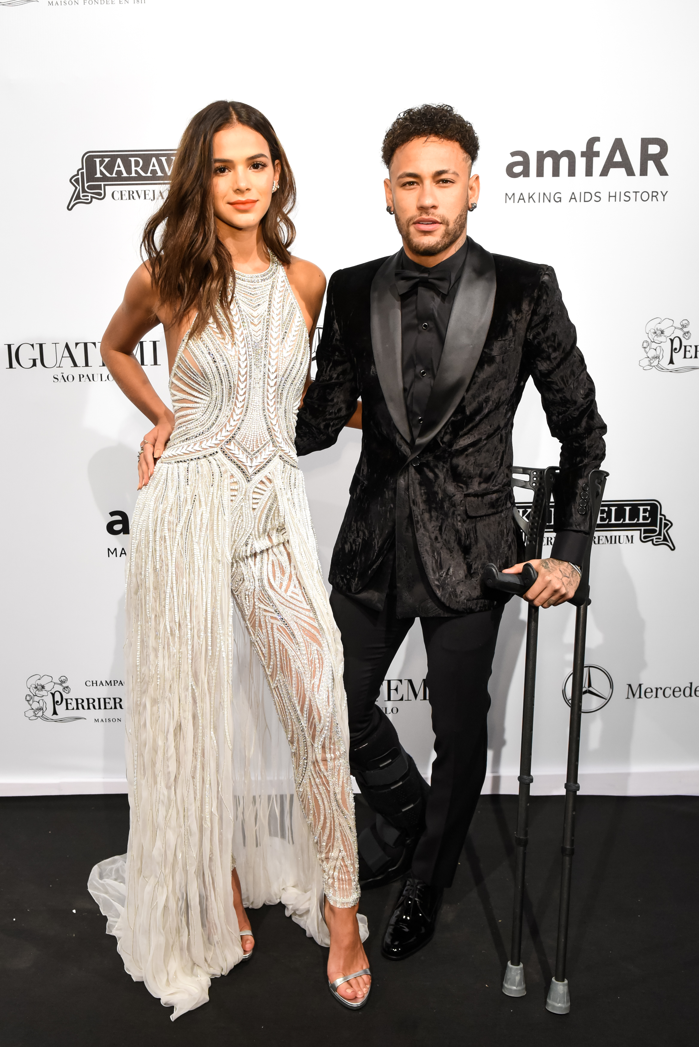 Bruna Marquezine and Neymar Jr. pose at the 2018 amfAR gala Sao Paulo at the home of Dinho Diniz on April 13, 2018, in Sao Paulo, Brazil | Source: Getty Images