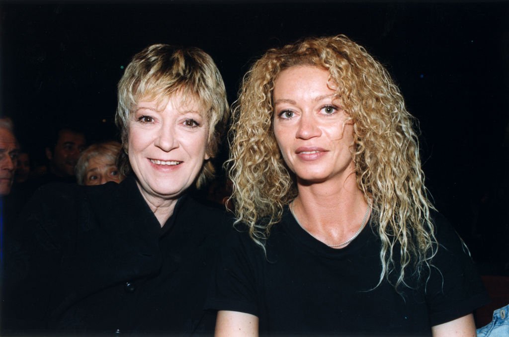 Alice Dona et sa fille Raphaëlle Ricci à la Générale de la comédie musicale Mégalopolis le 18 février 1999 à Paris, France. ǀ Source : Getty Images