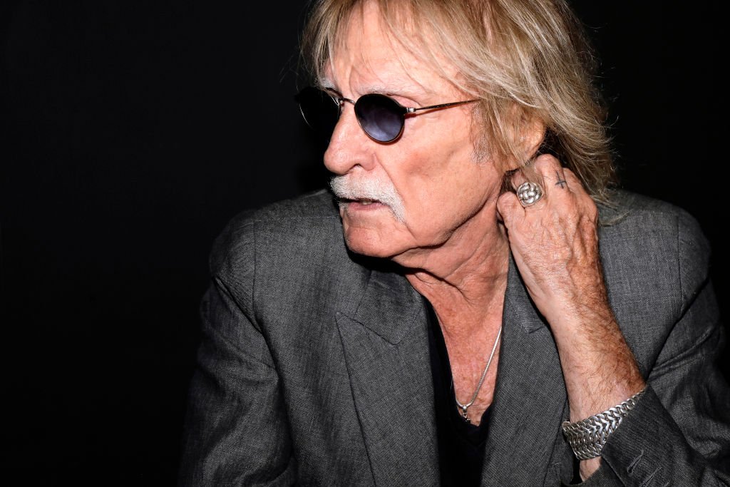 Le chanteur Christophe ( Le Chanteur Christophe, Daniel Bevilacqua ) pose lors d'une séance de portrait à Paris, France, le 13 janvier 2020. | Photo : Getty Images