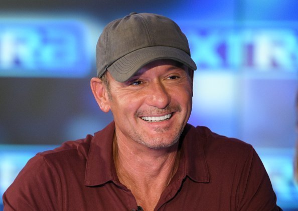 Tim McGraw visits "Extra" at Burbank Studios on November 06, 2019 | Photo: Getty Images