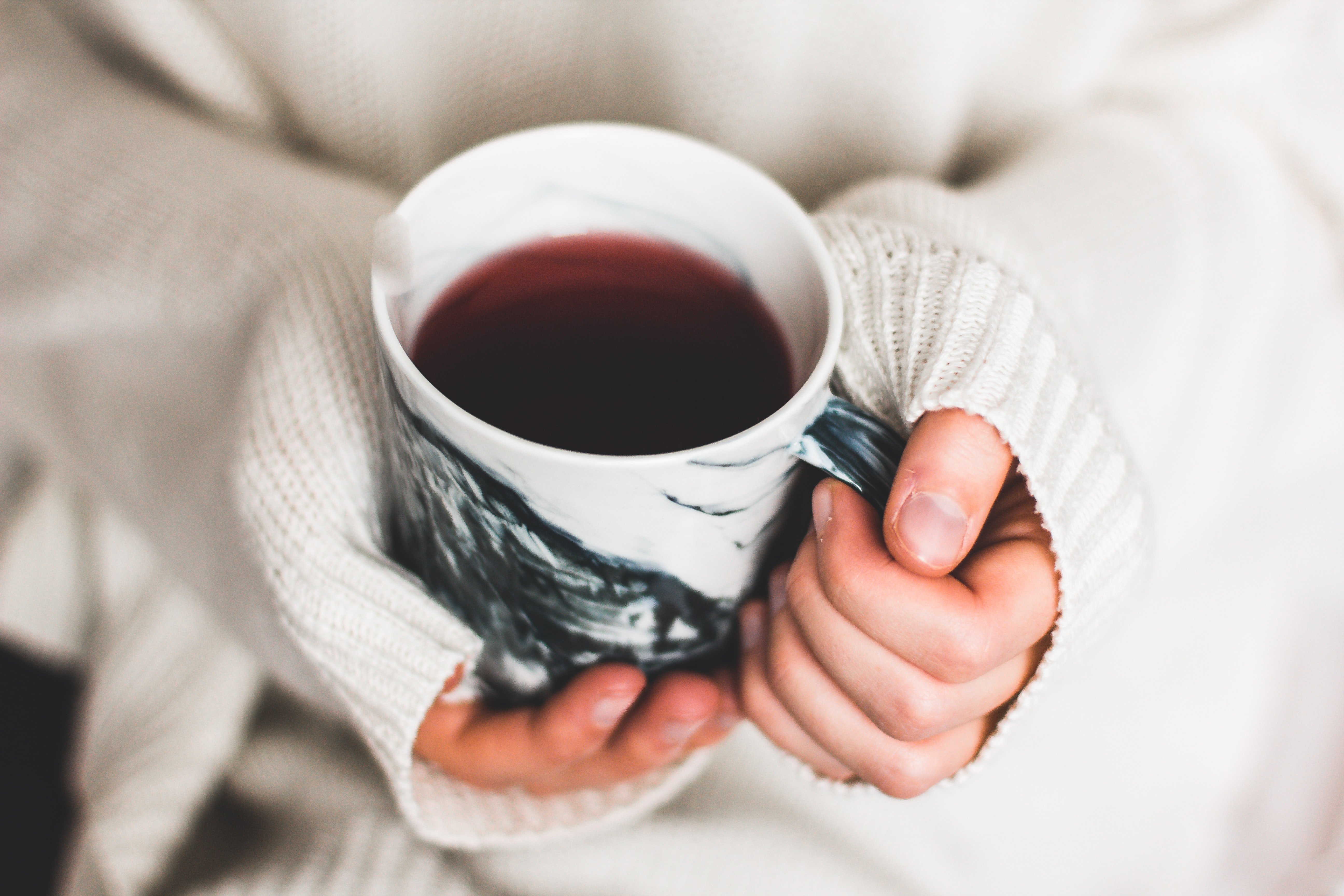 Erica offered coffee to Carla | Photo: Pexels