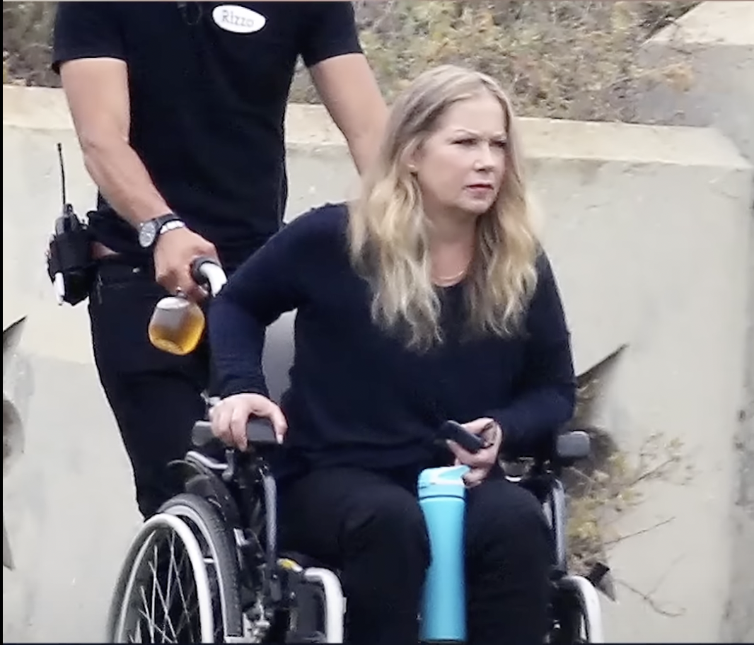 Christina Applegate in a wheelchair on the set of "Dead to Me." | Source: Youtube/Inside Edition