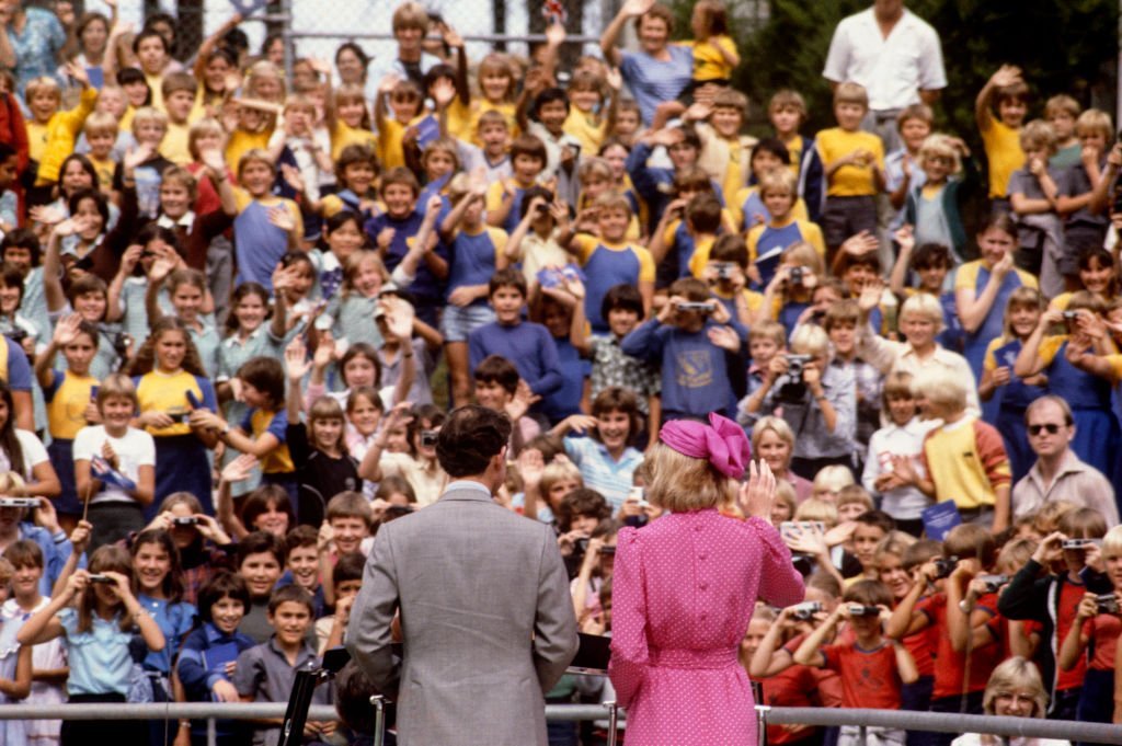 Prince Charles and Princess Diana wave to the crowd during a walkabout. | Source: Getty Images