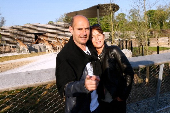 L'humoriste et acteur Bernard Campan et sa femme assistent à la visite privée du parc zoologique de Paris, France. | Photo : Getty Images L'humoriste et acteur Bernard Campan et sa femme assistent à la visite privée du parc zoologique de Paris, France. | Photo : Getty Images
