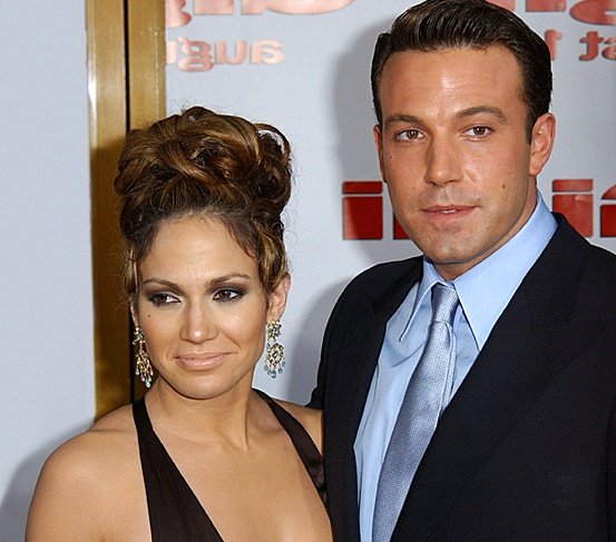 Jennifer López y Ben Affleck en la premiere de ‘Gigli” el 27 de julio de 2003. | Foto: Getty Images