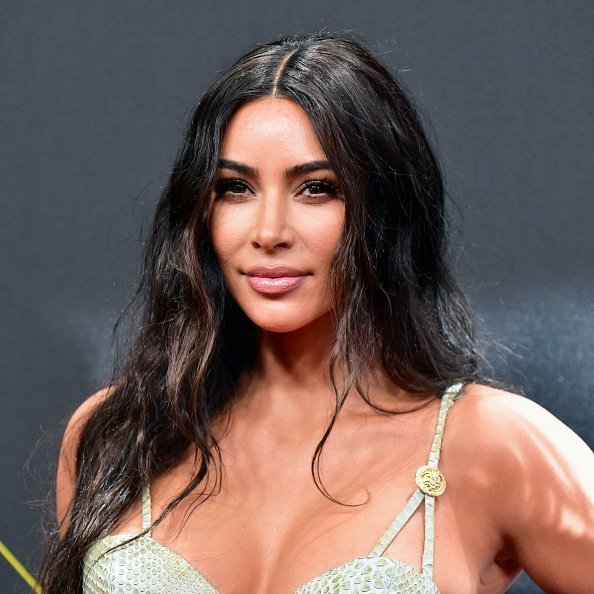 Kim Kardashian participe au salon 2019 E ! People's Choice Awards | Photo : Getty Images