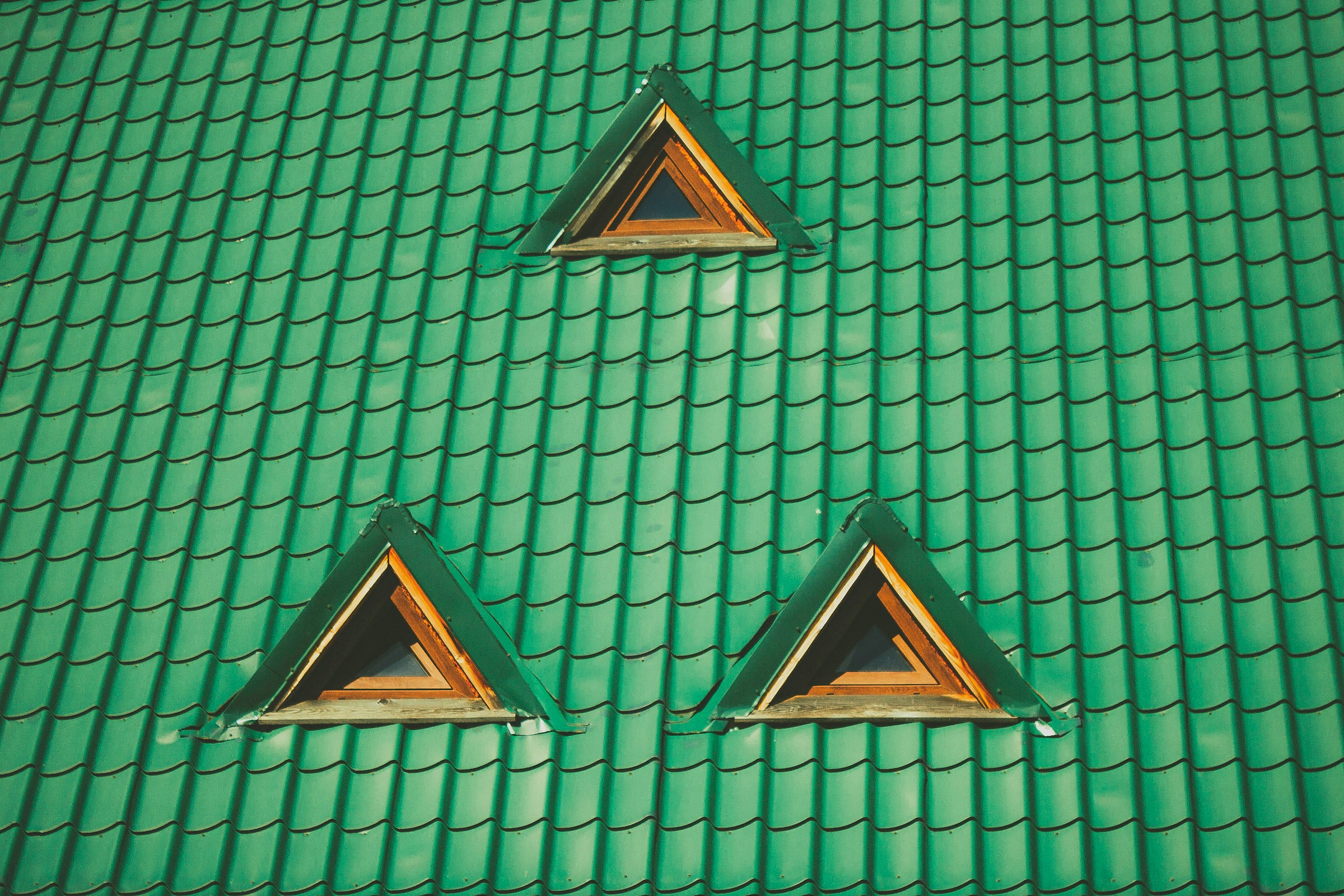 A closeup shot of a green tiled roof | Source: Unsplash