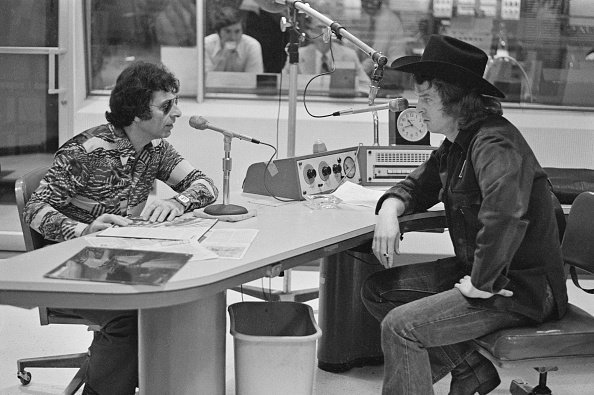 Mort Sahl (left) with radio talk show host Don Imus (1940 - 2019) in a studio at WNBC in New York City, 1973 | Photo: Getty Images