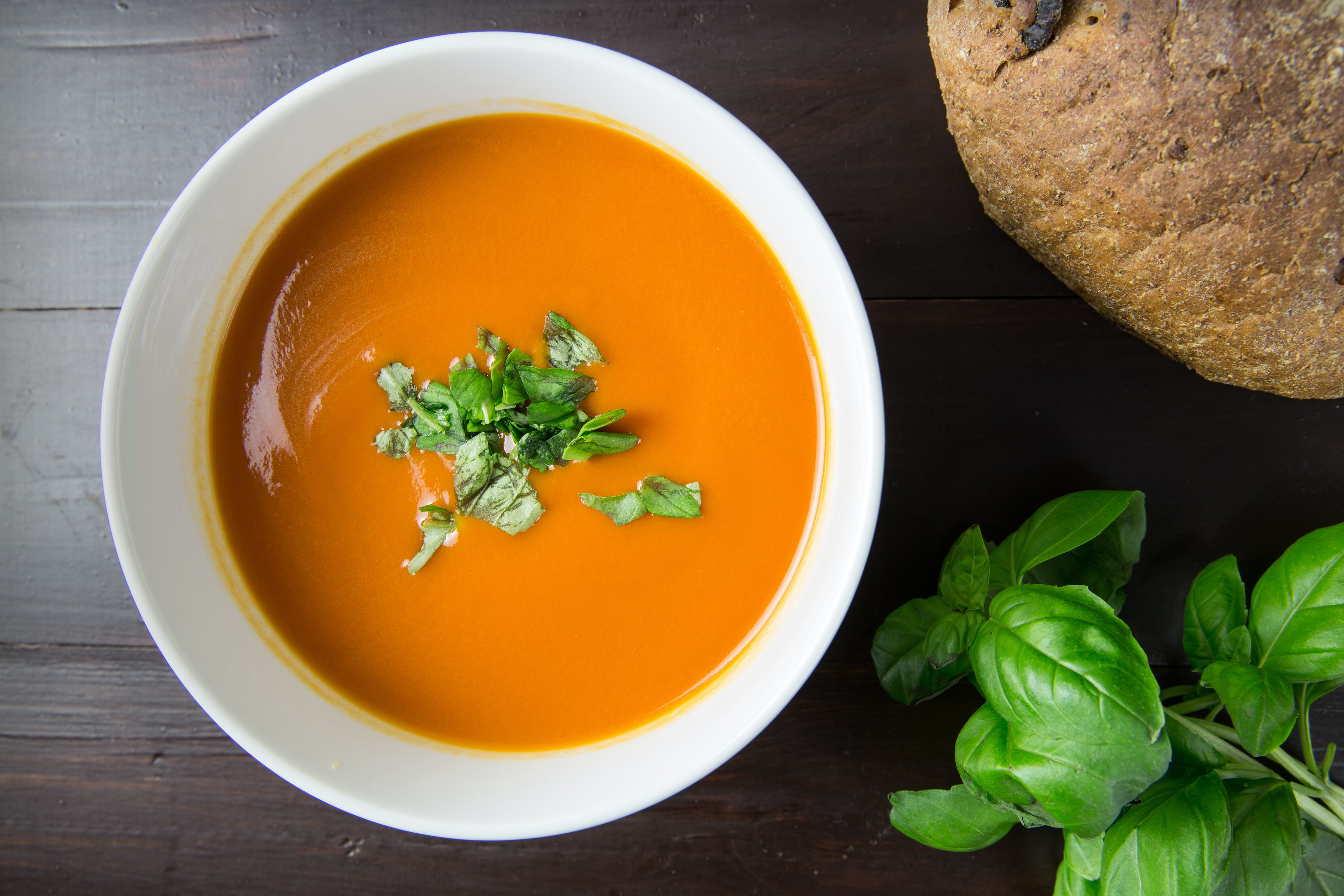 Brown soup  in a white ceramic bowl. | Source: Pexels