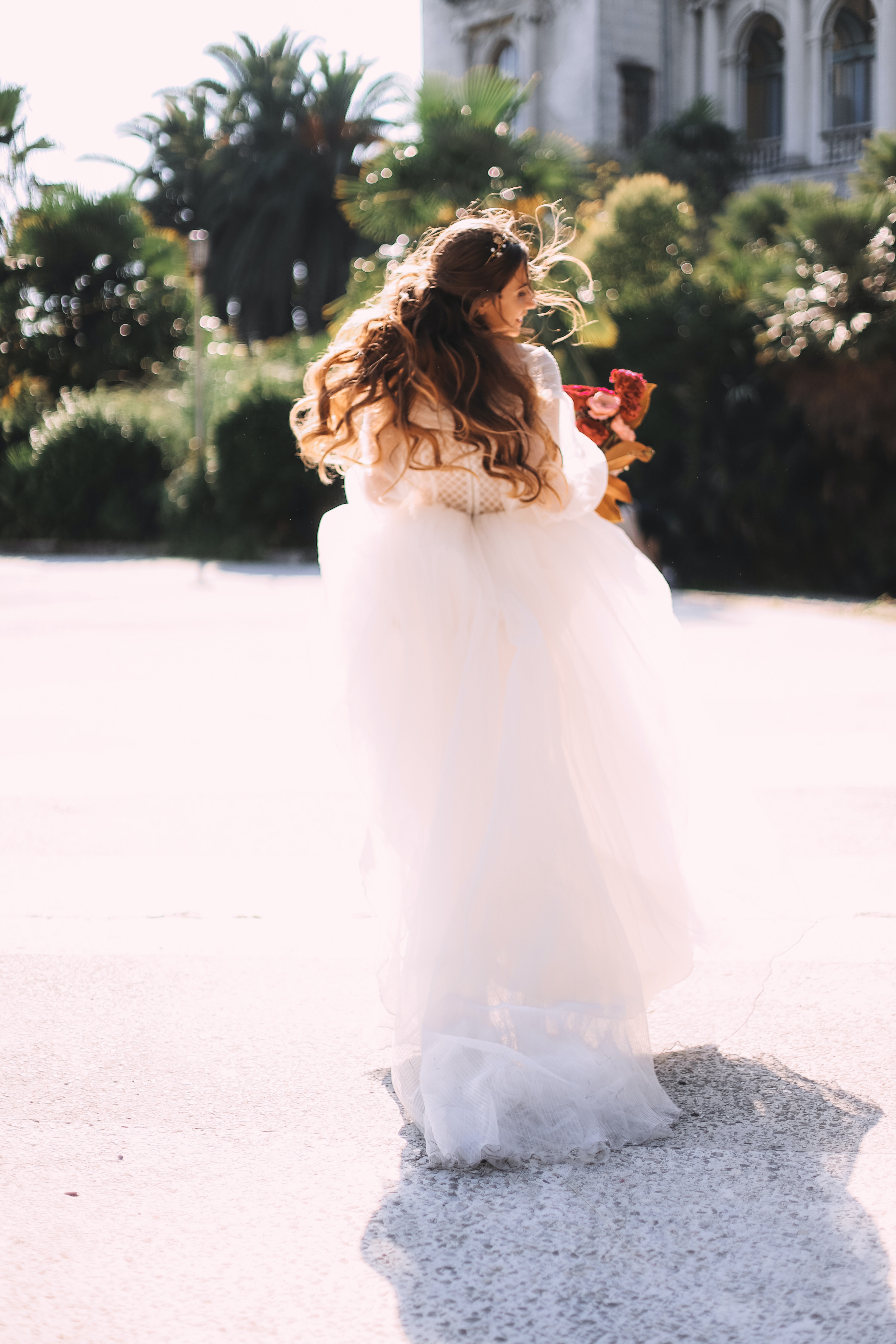 Bride running away | Source: Pexels