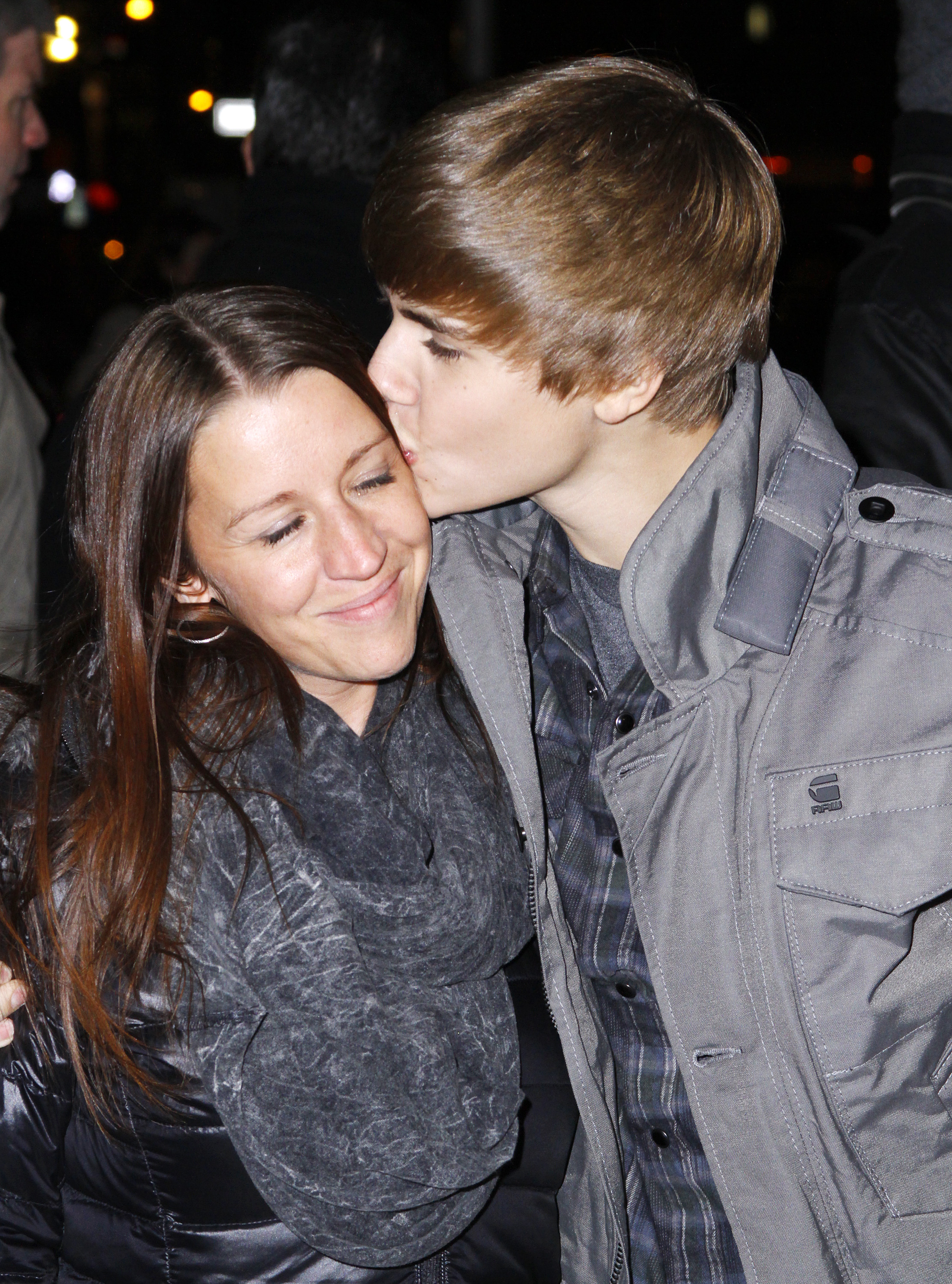 Justin Bieber and Pattie Mallette visit "The Late Show With David Letterman" at the Ed Sullivan Theater in New York City on January 31, 2011. | Source: Getty Images