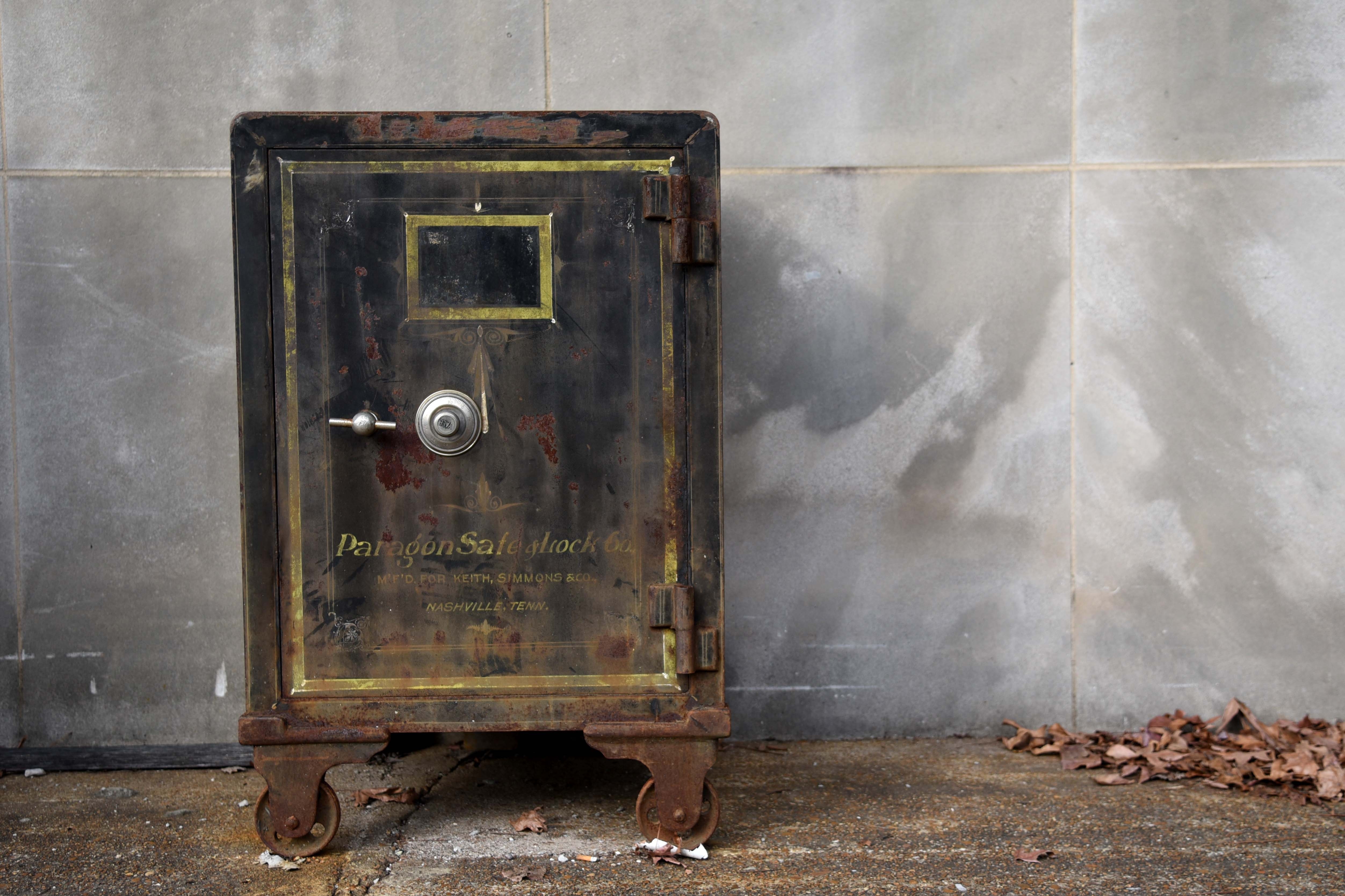 An old safe sitting outside an old bank. | Source: Shutterstock