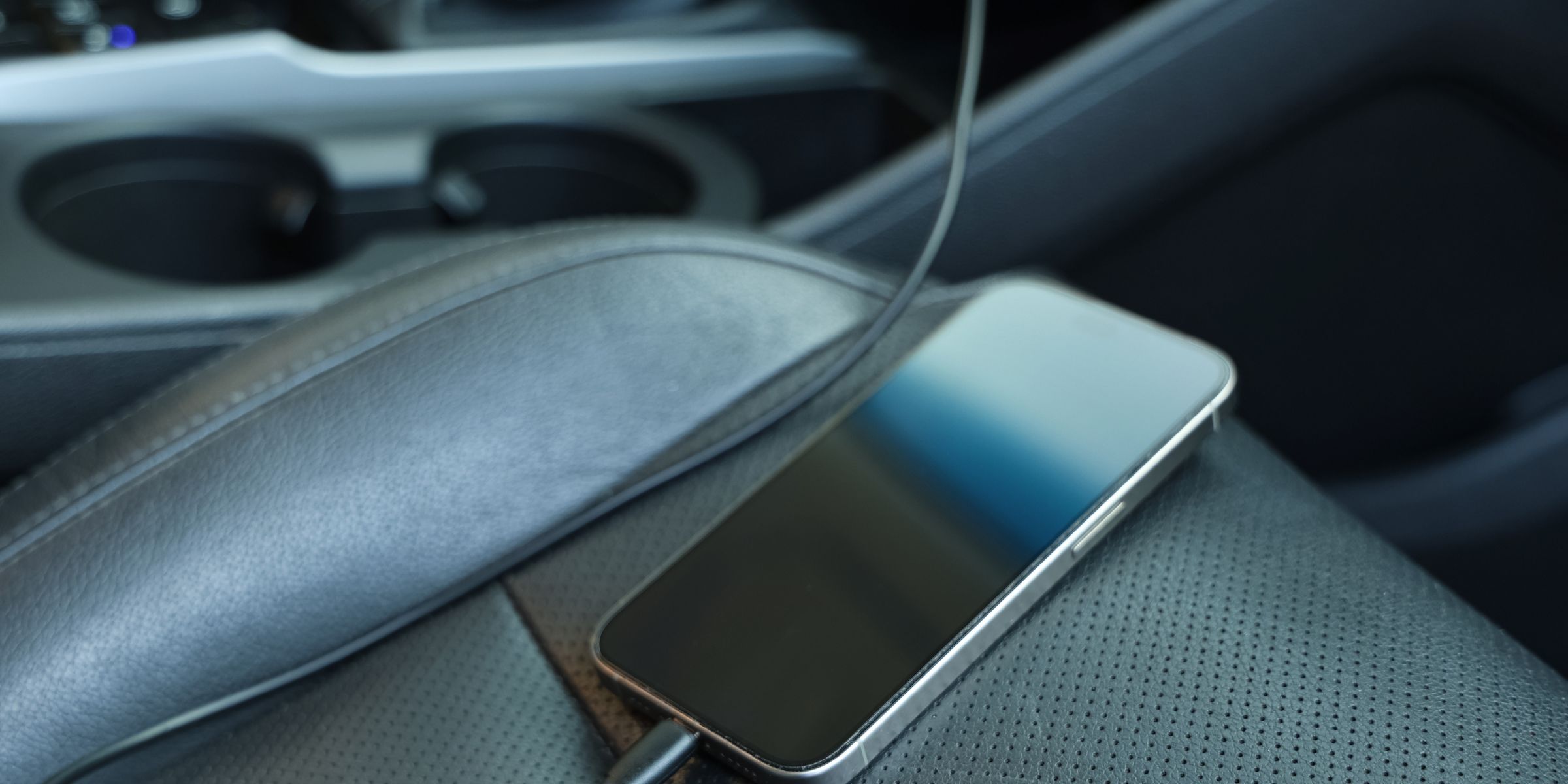 Smartphone in the car | Source: Pexels