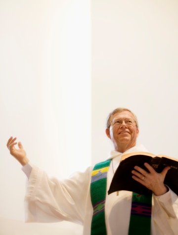 Un pasteur entrain de faire son sermon | Photo : Getty Images