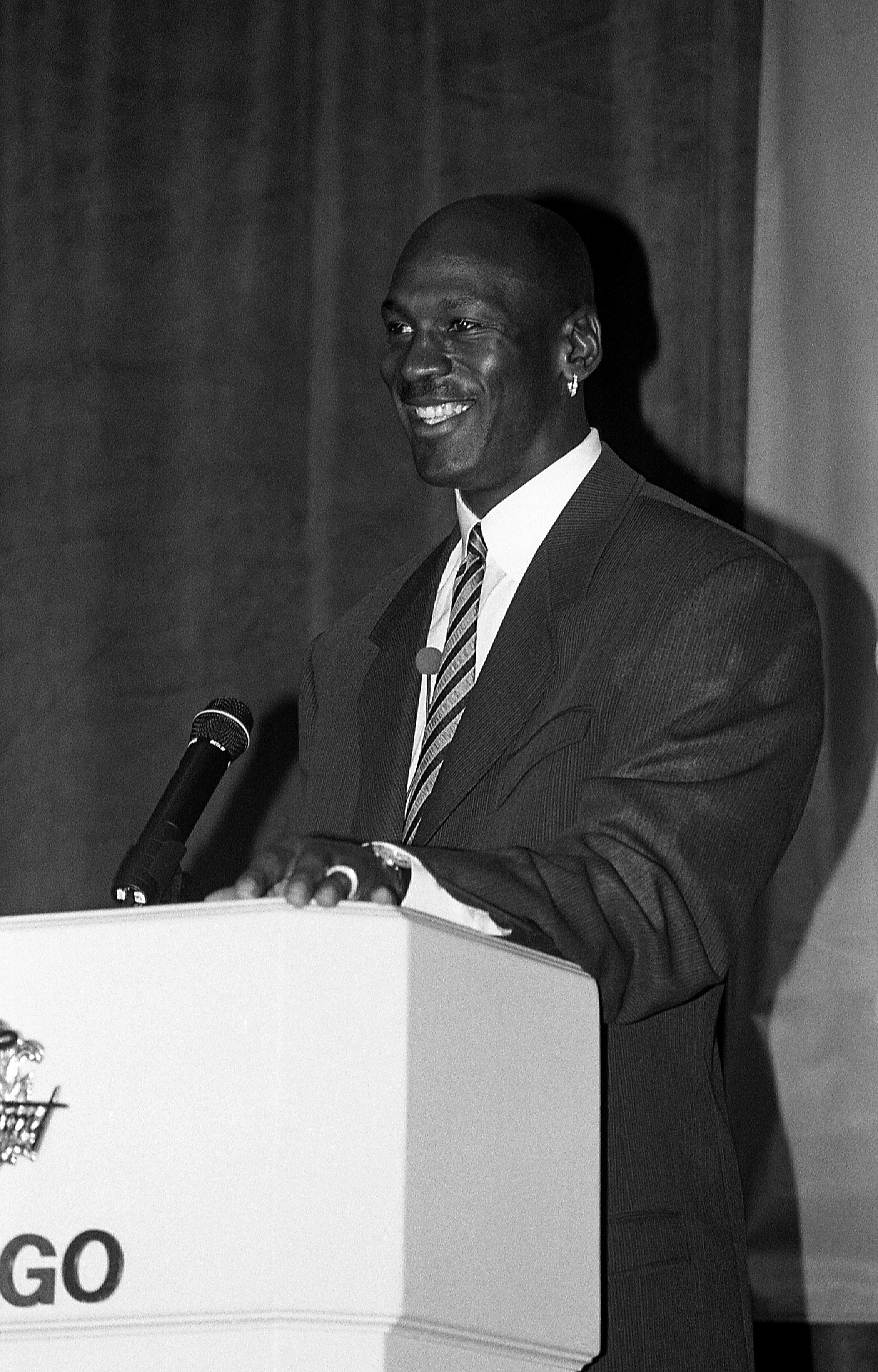 Michael Jordan speaks to the press before accepting his 1996 N.B.A. Finals Most Valuable Player award at the Fairmont Hotel in Chicago, Illinois in June 1996 | Source: Getty Images