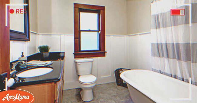 Man found a hidden camera in the bathroom. | Source: Shutterstock