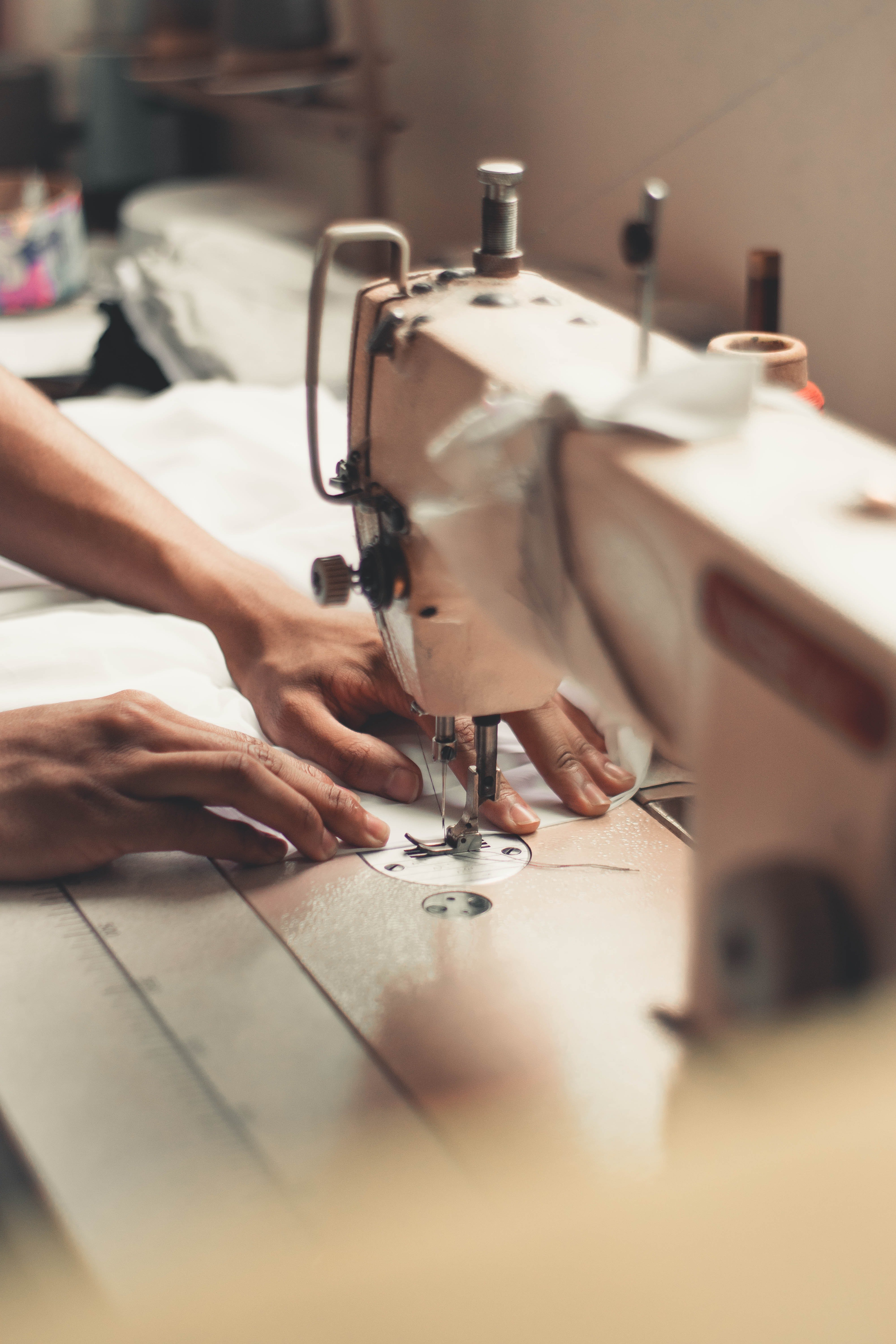Lucy brought out her old sewing machine to make clothes for the kids. | Source: Pexels