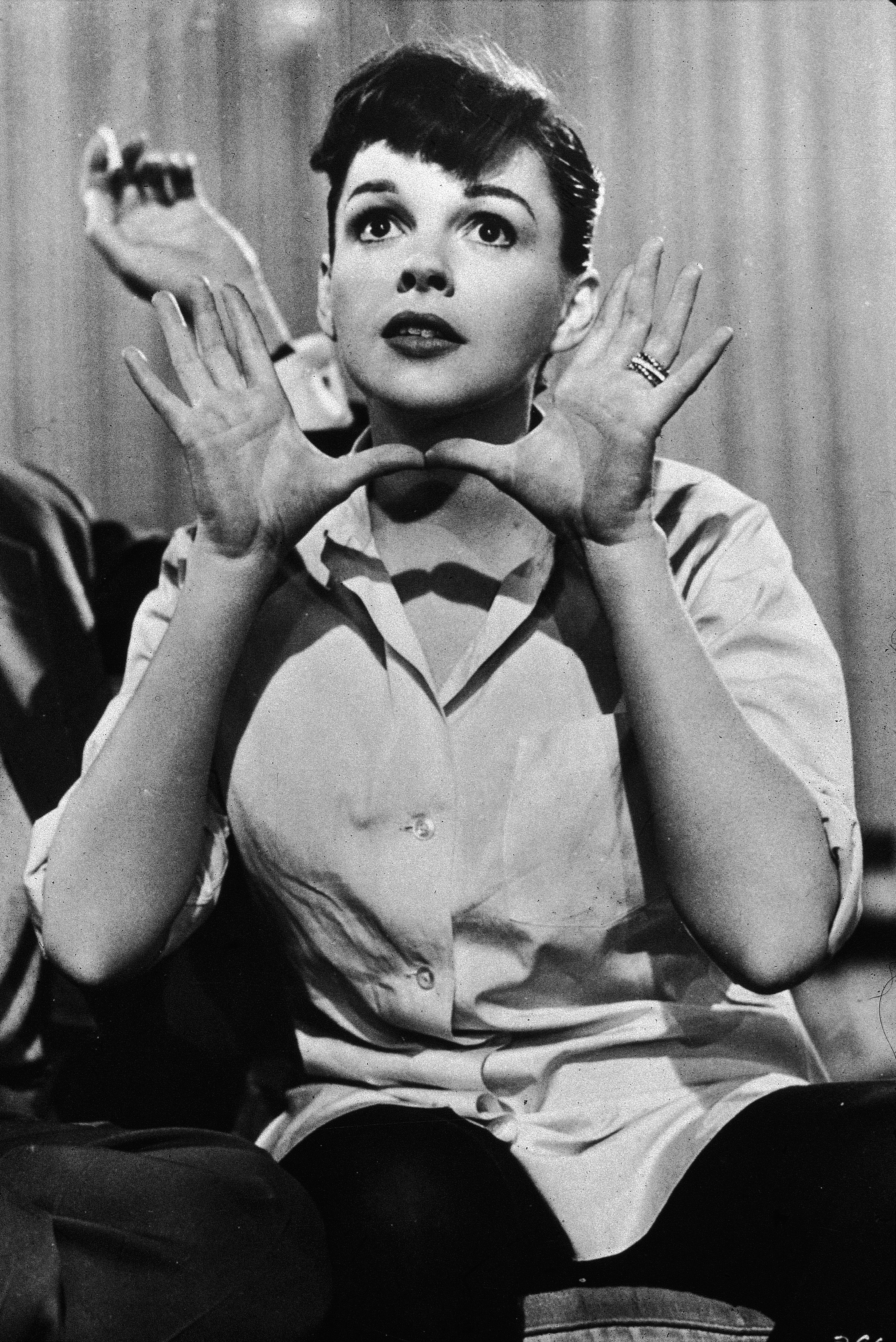 Judy Garland (1922-1969) holds her hands up near her face, circa 1950s. | Source: Getty Images