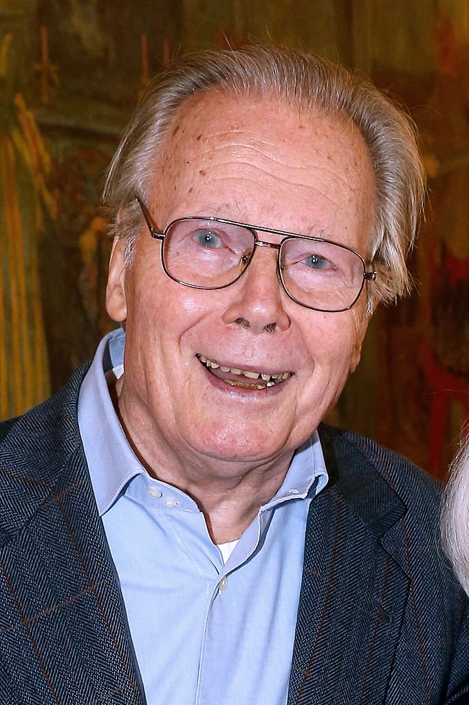 Jean Piat assiste à la cérémonie de remise du Prix du Brigadier du Théâtre au Théâtre de la Comédie des Champs Elysées le 9 octobre 2013 à Paris, France. | Photo : Getty Images