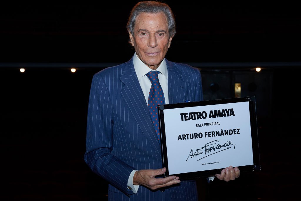 El actor español Arturo Fernández recibe un homenaje en el Teatro Amaya el 15 de diciembre de 2018 en Madrid, España. | Imagen: Getty Images