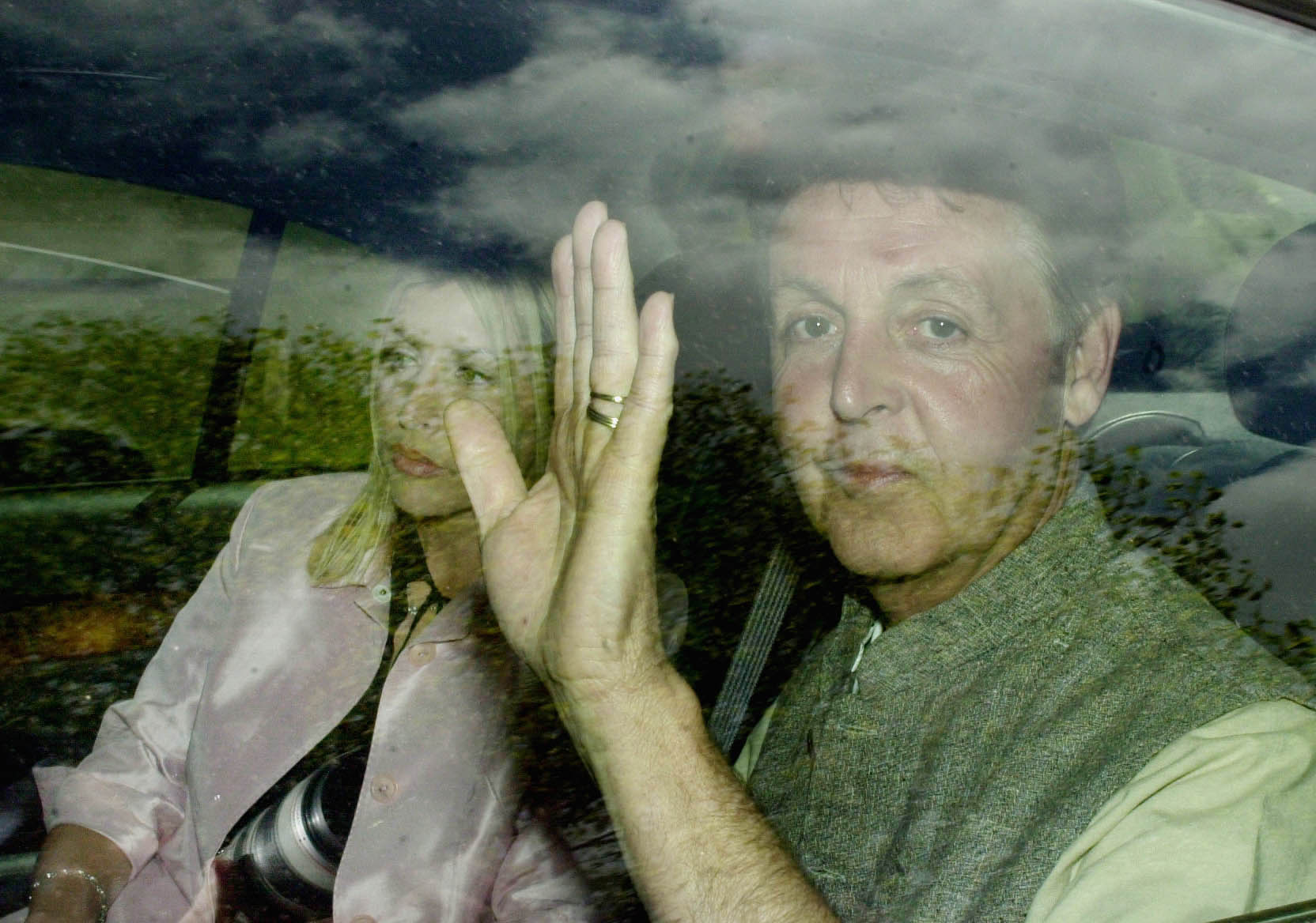 Paul McCartney and Heather Mills in Wales in 2001 | Source: Getty Images