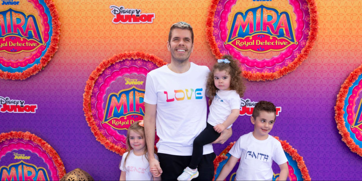 Perez Hilton with his three kids. | Source: Getty Images